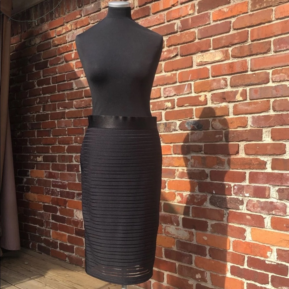 NWOT Black midi pencil skirt